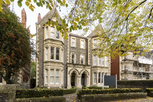 Saco Cardiff Cathedral Road Da non perdere Photos