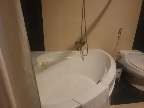 The Summer Hotel Kamar Photos