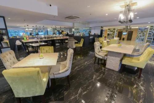Royal Regantris Cendana Makanan Photos