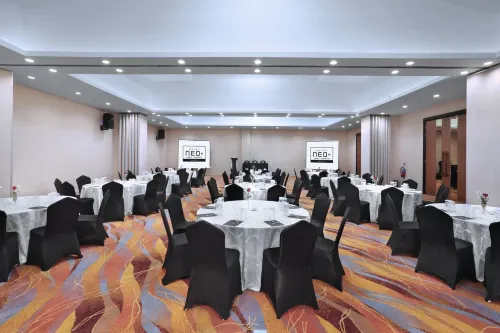 Hotel Neo+ Waru - Sidoarjo Fasilitas Bisnis Photos