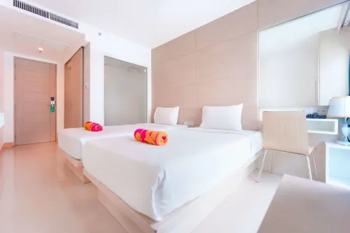 Mirage Express Patong Phuket Hotel Избранное Photos