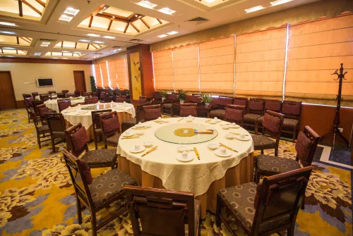 Palace International Hotel Restauration Photos