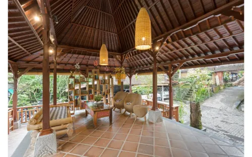 Meruhdani Boutique Hotel Ubud Restauration Photos
