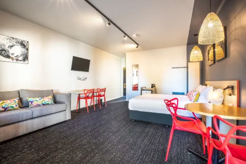 Nightcap at Monash Hotel Featured Photos