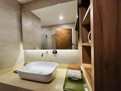 Lot 33 Boutique Hotel Rooms Photos