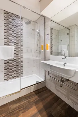 Premier Inn Dubai Ibn Battuta Mall Camere Photos