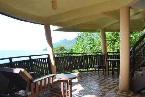 Damai Beach Resort Kamar Photos