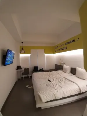 Yello Hotel Jemursari Kamar Photos