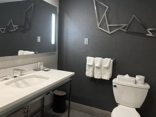 Toronto Marriott City Centre Hotel Rooms Photos