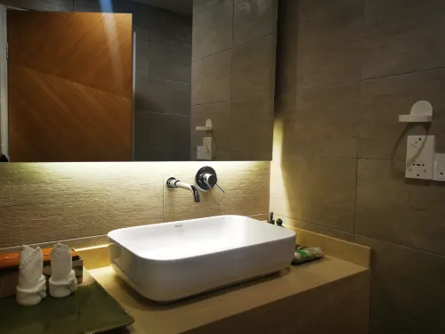 Lot 33 Boutique Hotel Rooms Photos