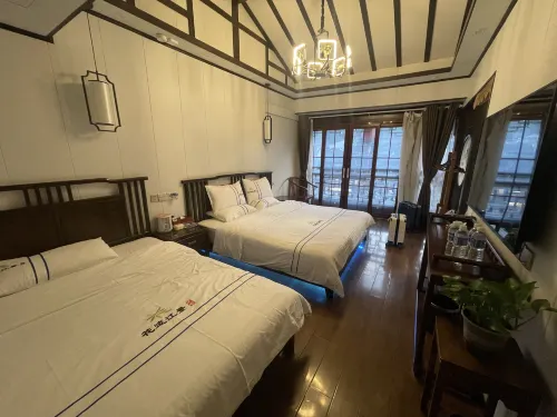 Phoenix flower trail river view Homestay Kamar Photos