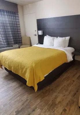 Days Inn by Wyndham Fort Lauderdale Airport Cruise Port Rooms Photos