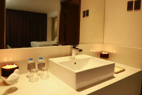 The Luxe Hotel Photos