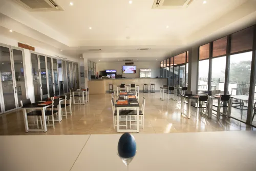 Cassowary Hotel Dining Photos