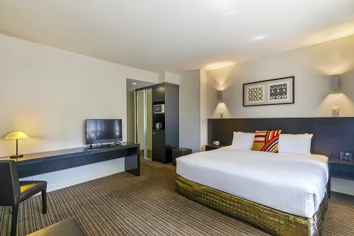 Causeway 353 Hotel Rooms Photos
