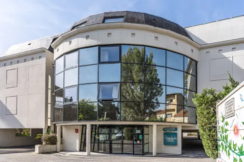 Victoria Garden Bordeaux Centre Featured Photos