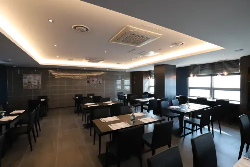 Ramada Hotel & Suites by Wyndham Seoul Namdaemun Dining Photos