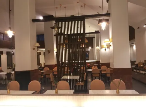 Songphanburi Hotel Mahlzeiten Photos