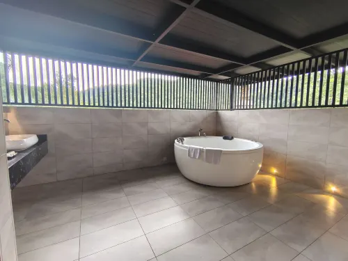 Lot 33 Boutique Hotel Rooms Photos