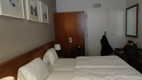 Hotel Carol Rooms Photos