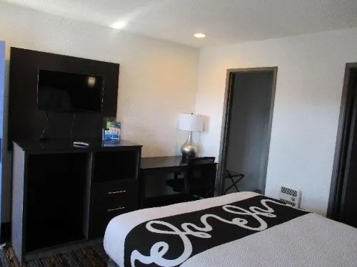 SureStay Hotel by Best Western Seaside Monterey Rooms Photos