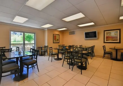 Comfort Suites Near Six Flags Magic Mountain Dining Photos