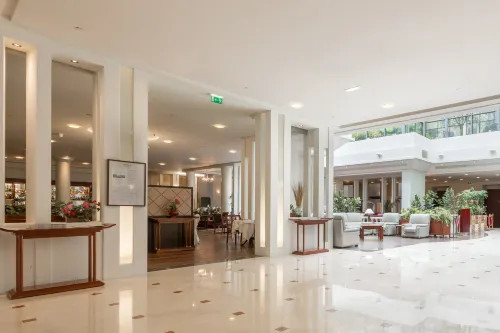 Evergreen Laurel Hotel Featured Photos