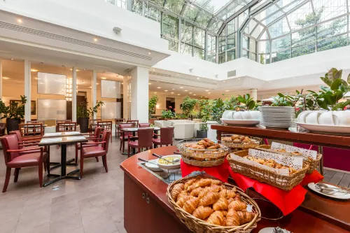 Evergreen Laurel Hotel Featured Photos