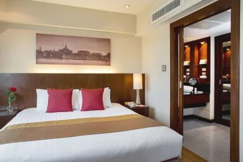 Ramada Plaza by Wyndham Bangkok Menam Riverside Rooms Photos