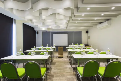 MaxOne Hotel Bukit Jimbaran Fasilitas Bisnis Photos