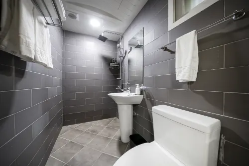 The BS Hotel Busan Station Kamar Photos