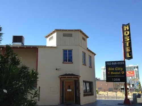 SIN City Hostel Extérieur Photos
