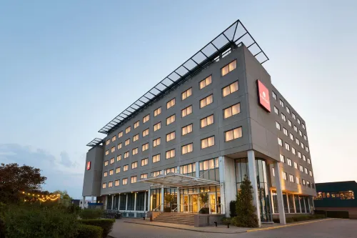Ramada by Wyndham Amsterdam Airport Schiphol Extérieur Photos