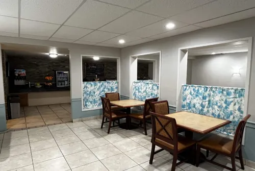 Wyndham Garden Ann Arbor Dining Photos