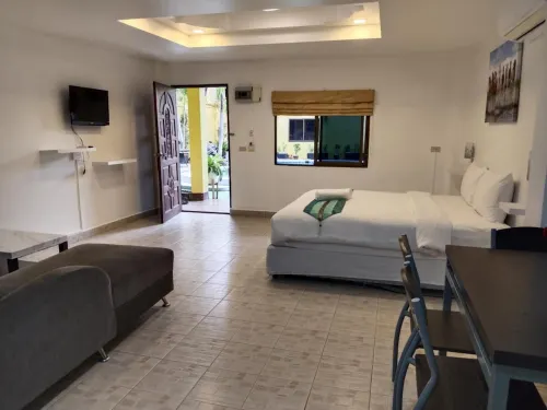 Phratamnak Inn - 100 Meter from Beach Zimmer Photos