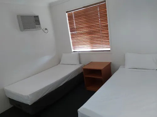 Cosmopolitan Motel & Serviced Apartments Rooms Photos