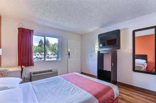 Motel 6 Pleasanton, CA Rooms Photos