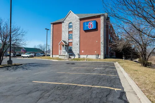 Motel 6 Olathe, KS Exterior Photos