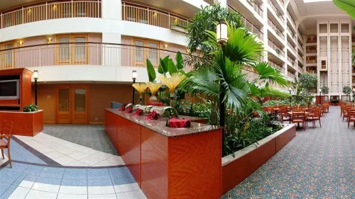 Embassy Suites by Hilton Chicago O'Hare Rosemont Public Areas Photos