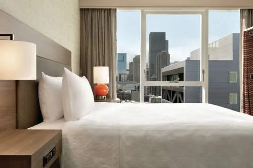 Home2 Suites by Hilton Chicago River North Rooms Photos
