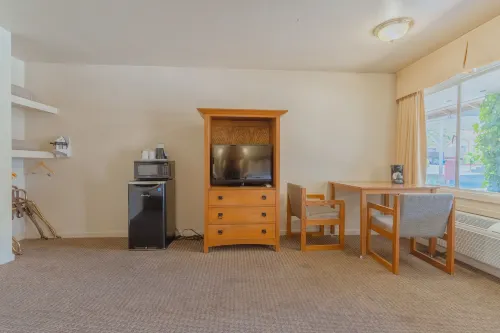 Mariposa Lodge Rooms Photos