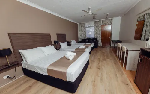Cumberland Motor Inn Rooms Photos