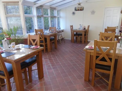 Trumbles Gatwick B&B Dining Photos