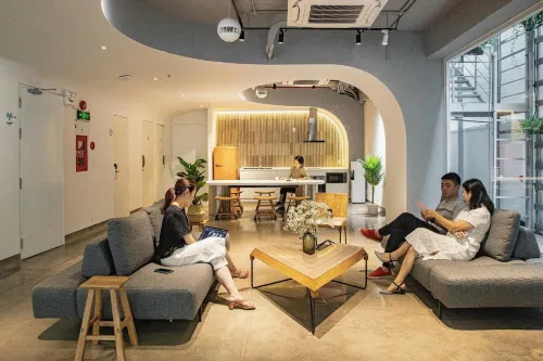 Meander Saigon Area Publik Photos