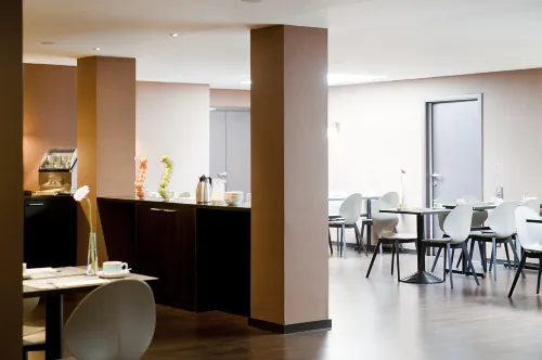 New Hotel Charlemagne Dining Photos