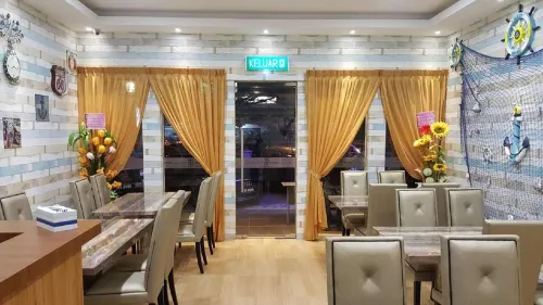 888 Boutique Hotel Restauration Photos