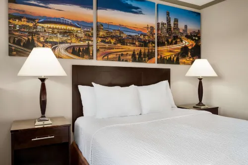 Baymont by Wyndham Monterey Park Zimmer Photos