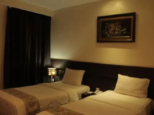 Continent Centrepoint Panakkukang Kamar Photos