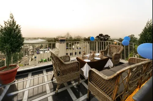 Hotel Taj Resorts Restauration Photos