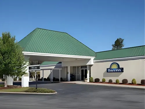 Days Inn by Wyndham Goldsboro Exterior Photos